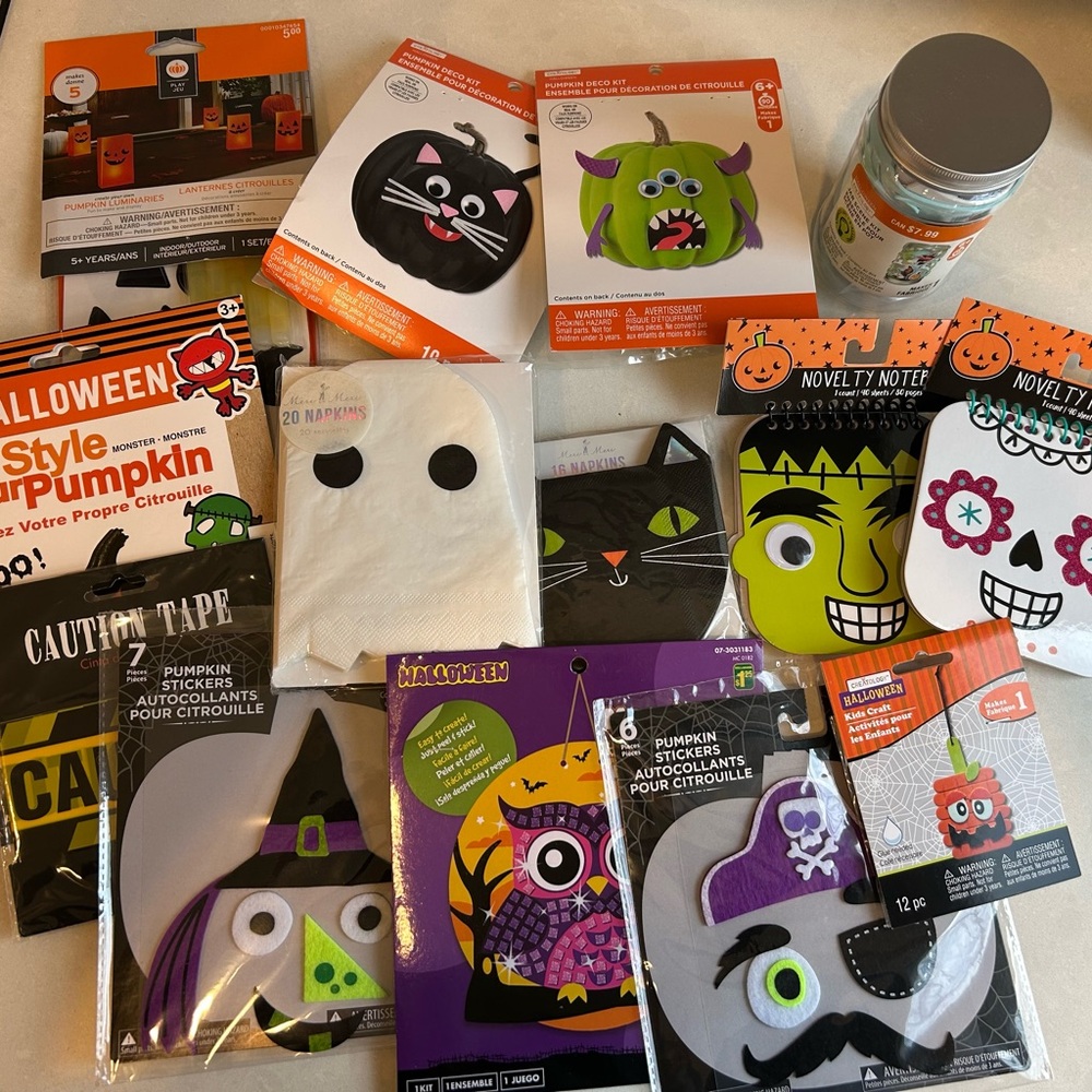BNWT Halloween Party Craft & Decoration Set